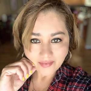 Meet your Posher, Roxana